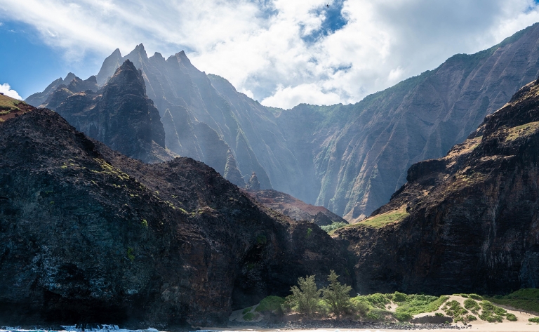 La côte de Napali : une croisière sur les eaux transparentes